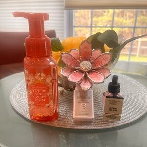 Bath & Body Works Mothers Bundle Wallflower Plug, Bulb & Foaming Hand Soap